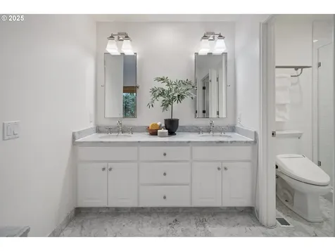 12723 Adrian Court Lake Oswego OR 97034