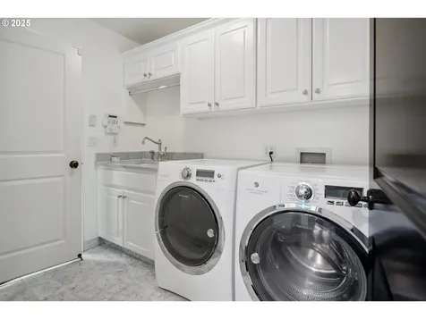 12723 Adrian Court Lake Oswego OR 97034