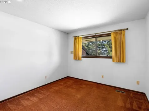 15416 NE Holladay Street Portland OR 97230
