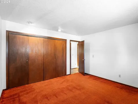 15416 NE Holladay Street Portland OR 97230