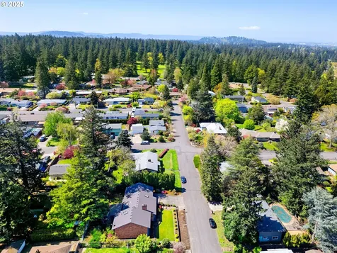 15416 NE Holladay Street Portland OR 97230