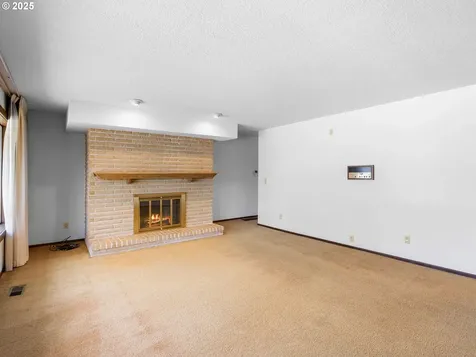 15416 NE Holladay Street Portland OR 97230