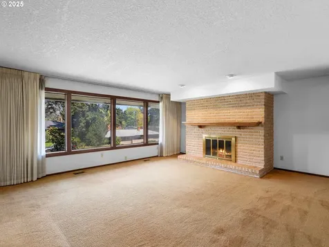 15416 NE Holladay Street Portland OR 97230