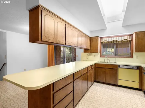 15416 NE Holladay Street Portland OR 97230