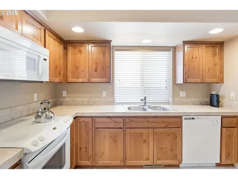 528 SE 204th Place Gresham OR 97030