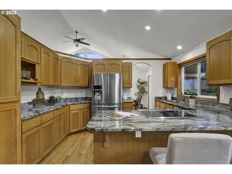 1002 S 69th Street Springfield OR 97478