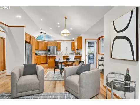 1002 S 69th Street Springfield OR 97478