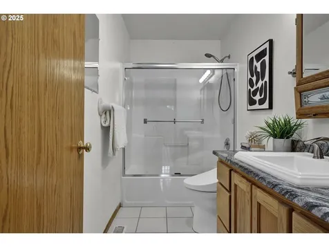 1002 S 69th Street Springfield OR 97478