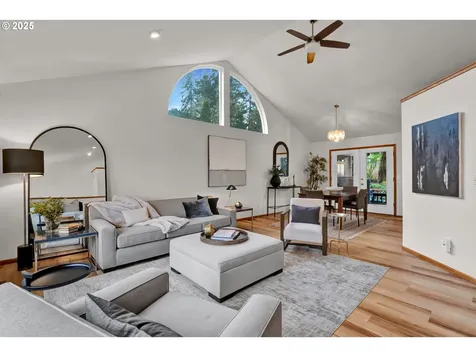 1002 S 69th Street Springfield OR 97478