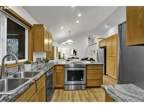 1002 S 69th Street Springfield OR 97478