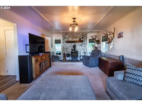 127 Deaton Court Canyonville OR 97417