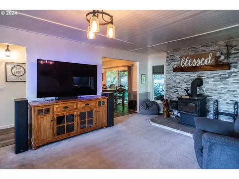 127 Deaton Court Canyonville OR 97417