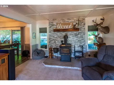 127 Deaton Court Canyonville OR 97417