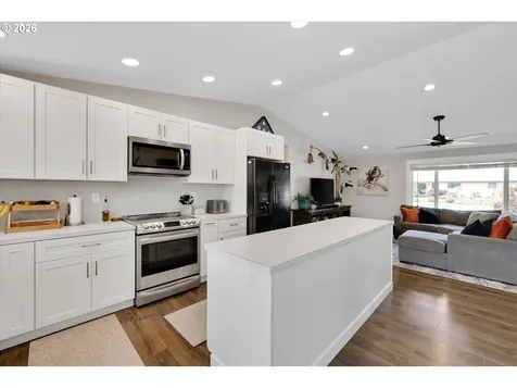1144 N Pine Street Canby OR 97013