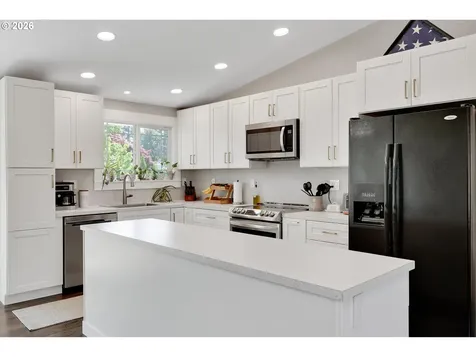 1144 N Pine Street Canby OR 97013