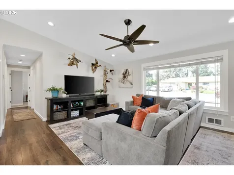 1144 N Pine Street Canby OR 97013