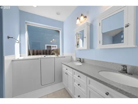 1055 Nautical Drive Hammond OR 97121