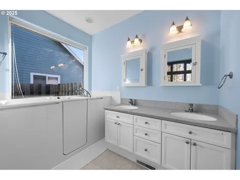 1055 Nautical Drive Hammond OR 97121