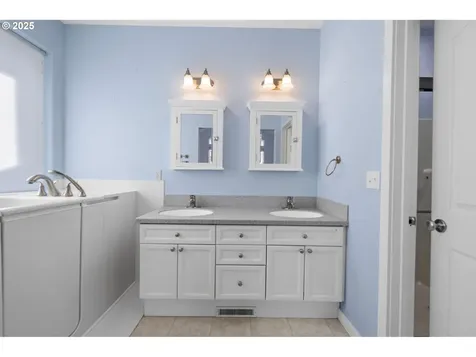 1055 Nautical Drive Hammond OR 97121