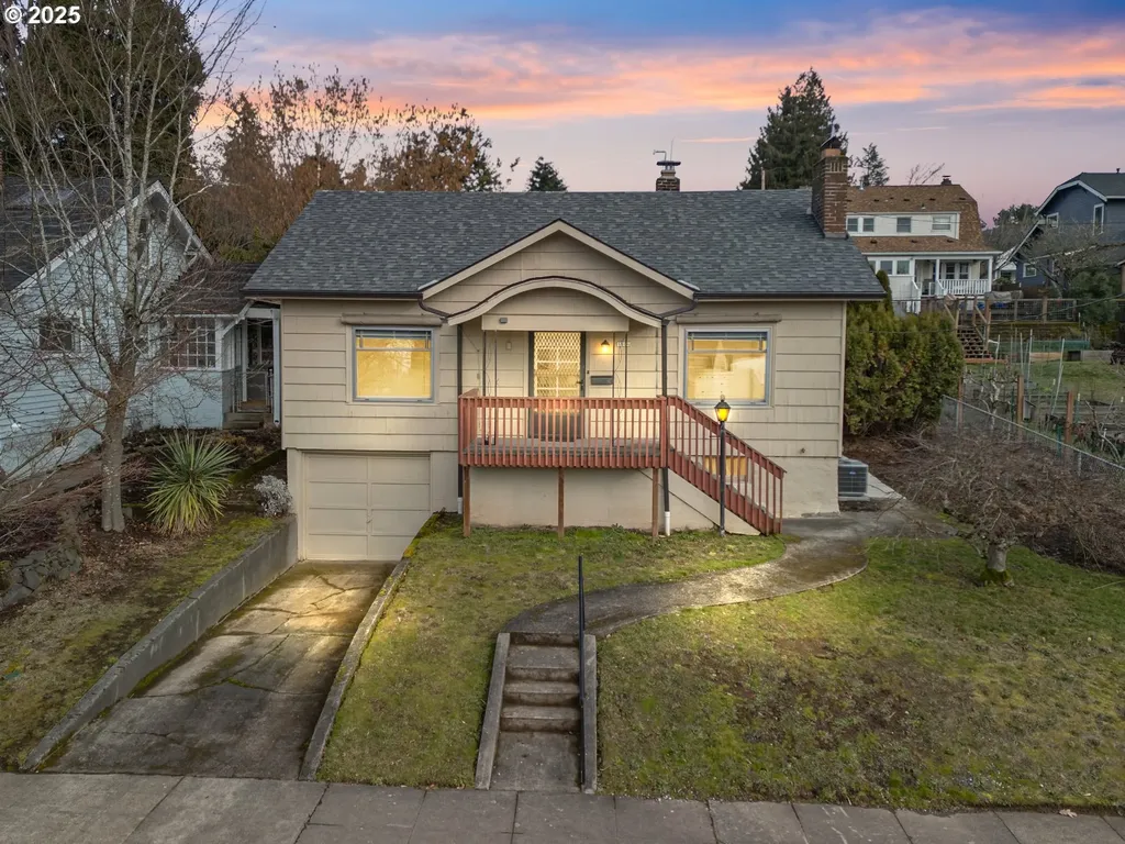 1806 SE 55th Avenue Portland OR 97215
