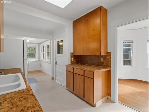 1806 SE 55th Avenue Portland OR 97215