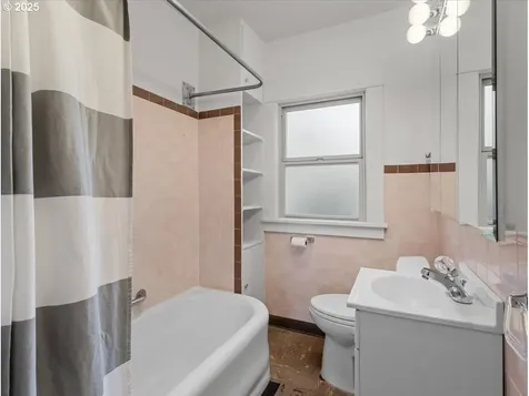 1806 SE 55th Avenue Portland OR 97215