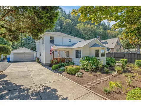 10724 SE Clinton Street Portland OR 97266