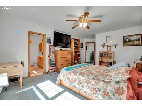 10724 SE Clinton Street Portland OR 97266