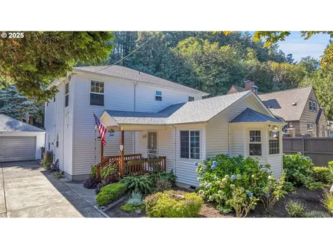 10724 SE Clinton Street Portland OR 97266