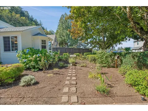 10724 SE Clinton Street Portland OR 97266