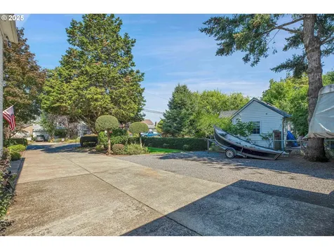 10724 SE Clinton Street Portland OR 97266