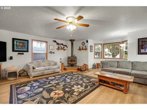 10724 SE Clinton Street Portland OR 97266