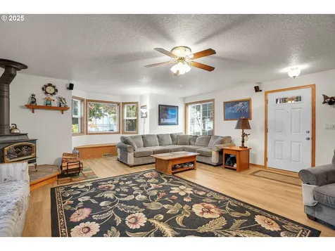 10724 SE Clinton Street Portland OR 97266