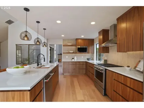 7104 SW Chapel Lane Portland OR 97223