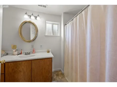 274 NW Meloy Avenue Roseburg OR 97470