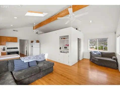 274 NW Meloy Avenue Roseburg OR 97470