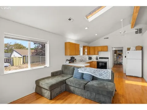 274 NW Meloy Avenue Roseburg OR 97470