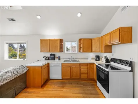 274 NW Meloy Avenue Roseburg OR 97470