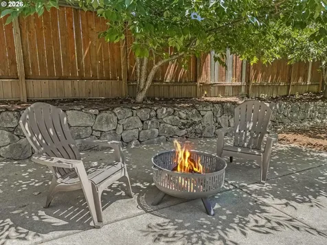 5214 N Wedgewood Loop Newberg OR 97132
