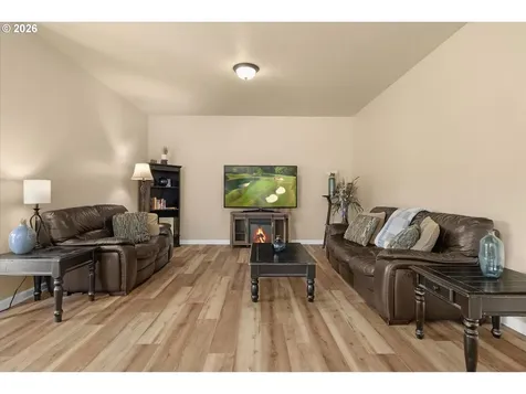 5214 N Wedgewood Loop Newberg OR 97132