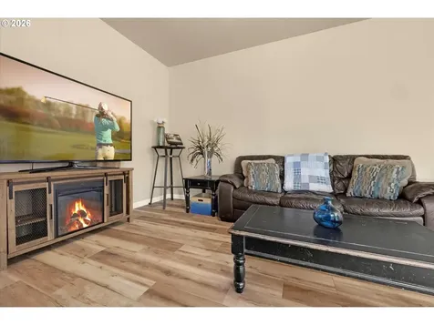 5214 N Wedgewood Loop Newberg OR 97132