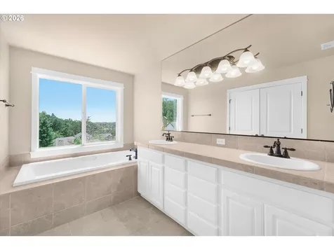 5214 N Wedgewood Loop Newberg OR 97132