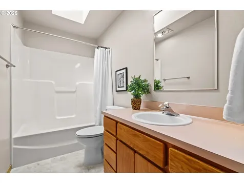 1473 Luella Street Eugene OR 97401