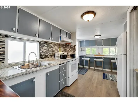 570 N 10th Avenue Cornelius OR 97113