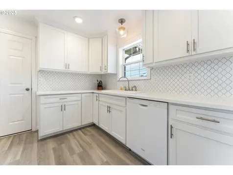 588 Madison Street Coos Bay OR 97420