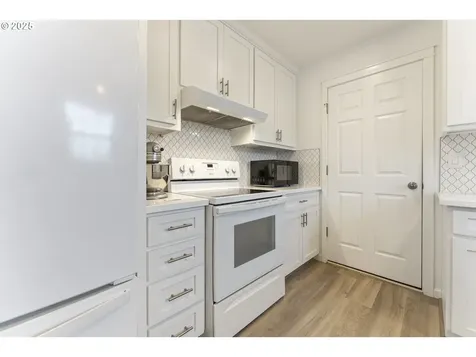 588 Madison Street Coos Bay OR 97420