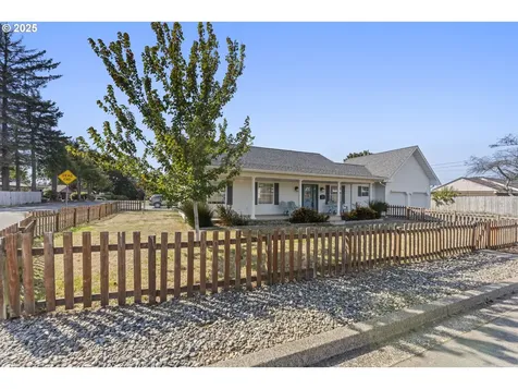 588 Madison Street Coos Bay OR 97420
