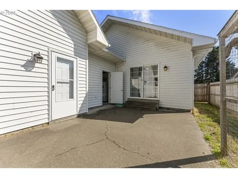 588 Madison Street Coos Bay OR 97420
