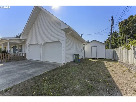 588 Madison Street Coos Bay OR 97420