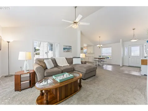 588 Madison Street Coos Bay OR 97420